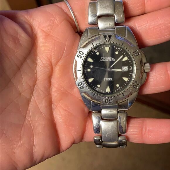 Fossil Stainless Steel 100 Meters Men’s Watch - Picture 1 of 7
